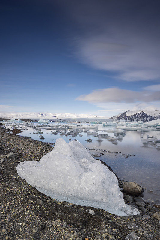 icebergs floating on the glacier lagoon from the Vatnajokull Glacier at Vatnajökull National Park